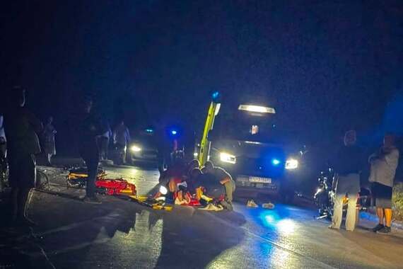 Nova teška nesreća: motorist prešao preko pune linije i udario u automobil. Nakon sudara zatvorili cestu