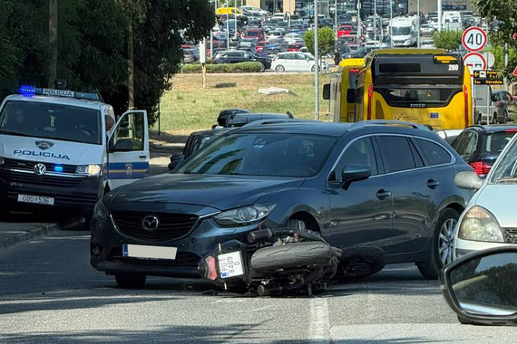Motociklist teško stradao u sudaru s automobilom na Busoleru