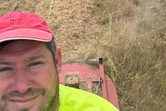 Načelnik uzjahao traktor pa poručio: 'Istrijan na ferijami'. A onda su krenuli komentari…