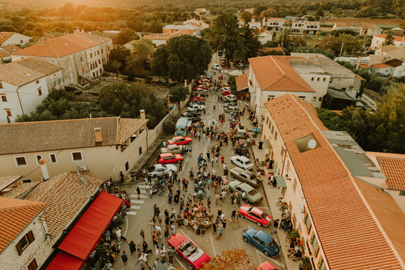 Krnica se vraća u prošlost: Oldtimeri, vespe i istarski gušti ponovno stižu na krničku placu