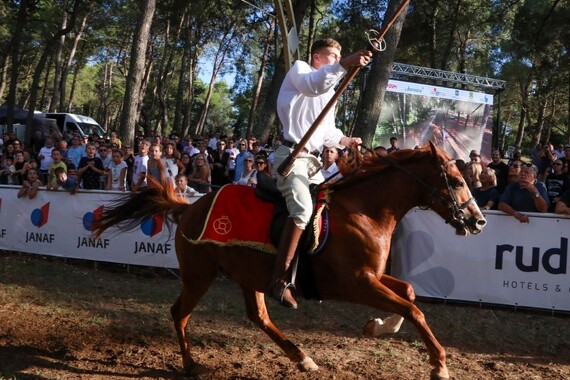 Drama na Gradišću: jedan konjanik pao, a u finalu bratski okršaj