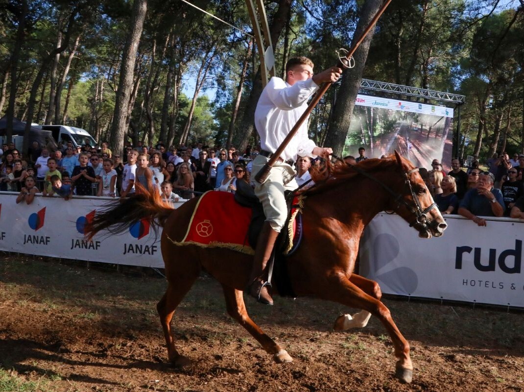 Uzbuđenja nije nedostajalo - ispunjeno gledalište na Gradišću (Foto: Goran Šebelić)