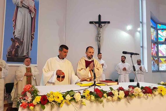 Novi svećenici preuzeli istarske župe, među njima je i brat Dinamova trenera Marija Kovačevića