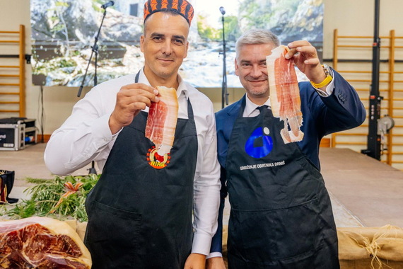 Miletić u Drnišu odmjerio snage u rezanju pršuta: 'Kao lokalpatriotu, istarski mi ipak najbolje odgovara'
