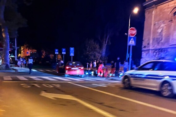 Teška prometna nesreća u Puli: automobilom srušila motoristu na raskrižju