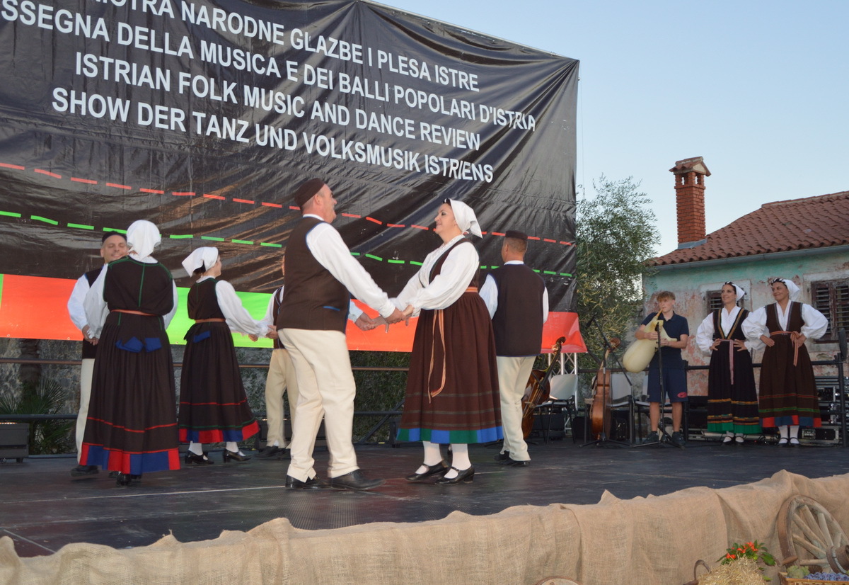Nastup KUD-a Uljanik uz pratnju Roka Vlačića (fotogalerija: Kristian Stepčić Reisman)