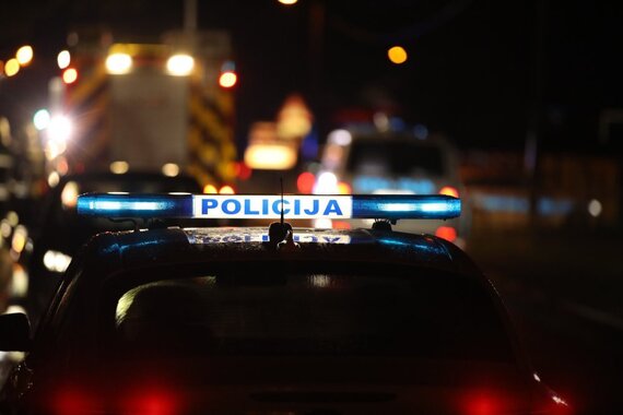 Maloljetnik bezglavo bježao policiji: vozio i krivim smjerom. Upotrijebili su silu...