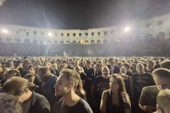 U pulskoj Areni treba postaviti jasna organizacijska pravila ili odustati od koncerata. Evo kako to rade u Zagrebu