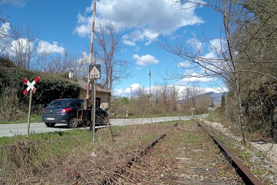 Na pruzi Kanfanar - Vodnjan kemijski se uništava korov. Evo na što treba paziti
