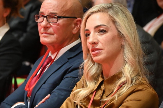 Politički incest provodi vijećnica Irena Peruško koja mi iz klupe dovikuje da općim s vijećnicima, 'shvatite to kako hoćete'