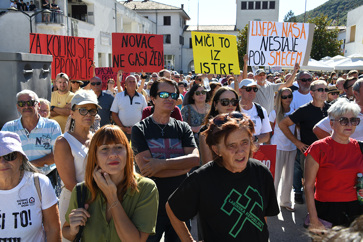 Na prosvjedu u Raši (Foto: Roberto Matković)