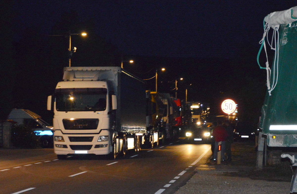 Blokada kamiona prema Koromačnu (foto: Kristian Stepčić Reisman)