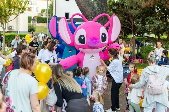 Snaga zlatnog sjaja okupila djecu, obitelji i brojne sudionike 