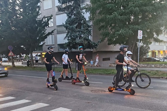 Djeca jure na prejakim romobilima, jedan je završio u komi: Policija ovakve romobile odmah oduzima i ozbiljno upozorava roditelje