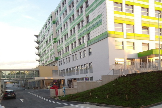 Teško ozlijeđeni 18-godišnjak završio u pulskoj bolnici: stradao u uličnom sukobu?
