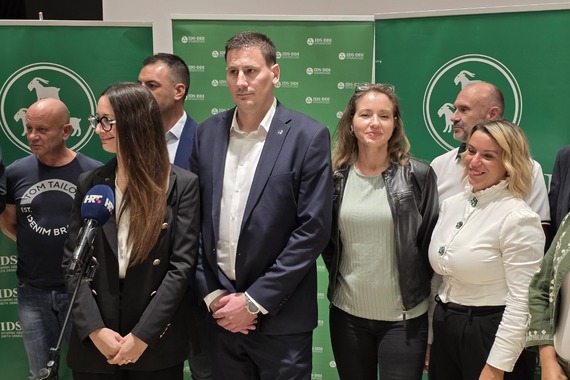 'Nećemo biti ni lijevo ni desno, bit ćemo naprijed!'