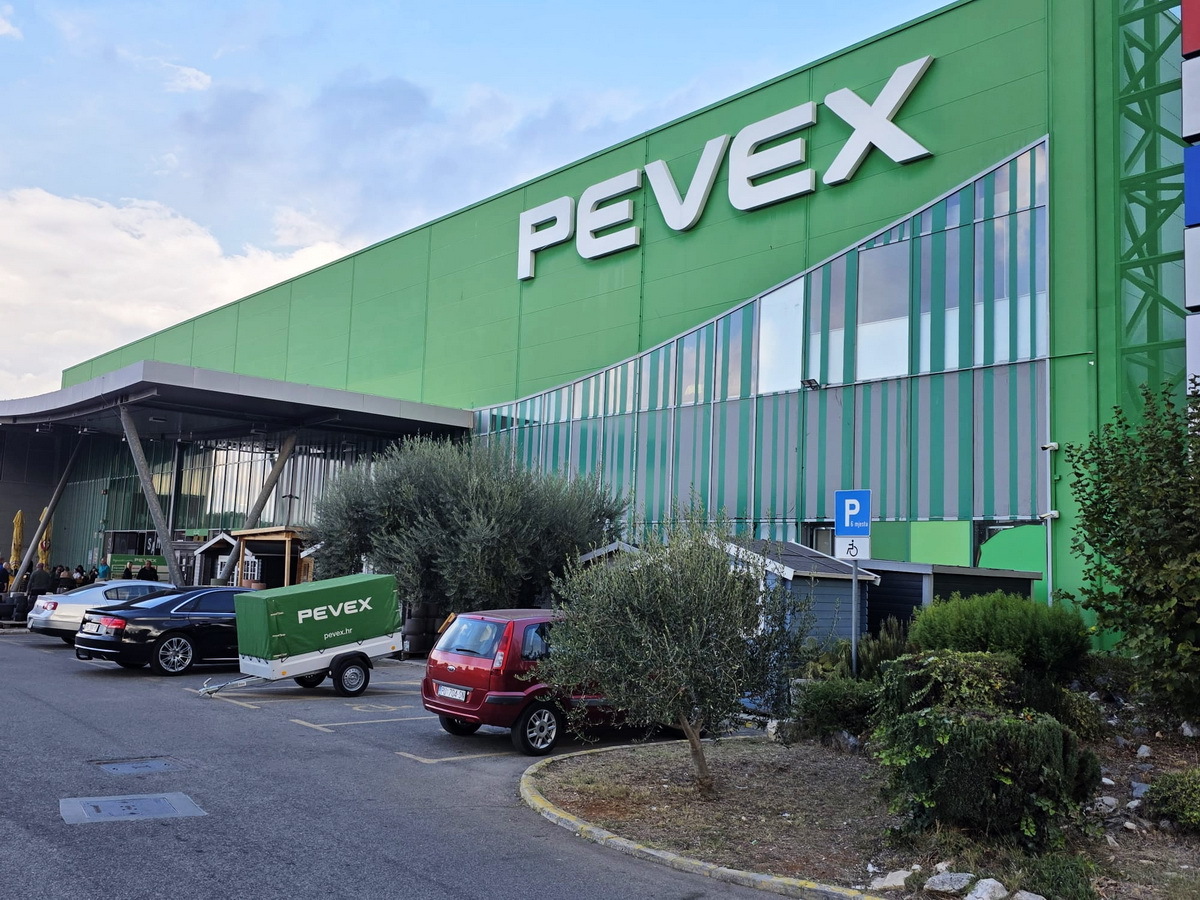 Pevex u Puli