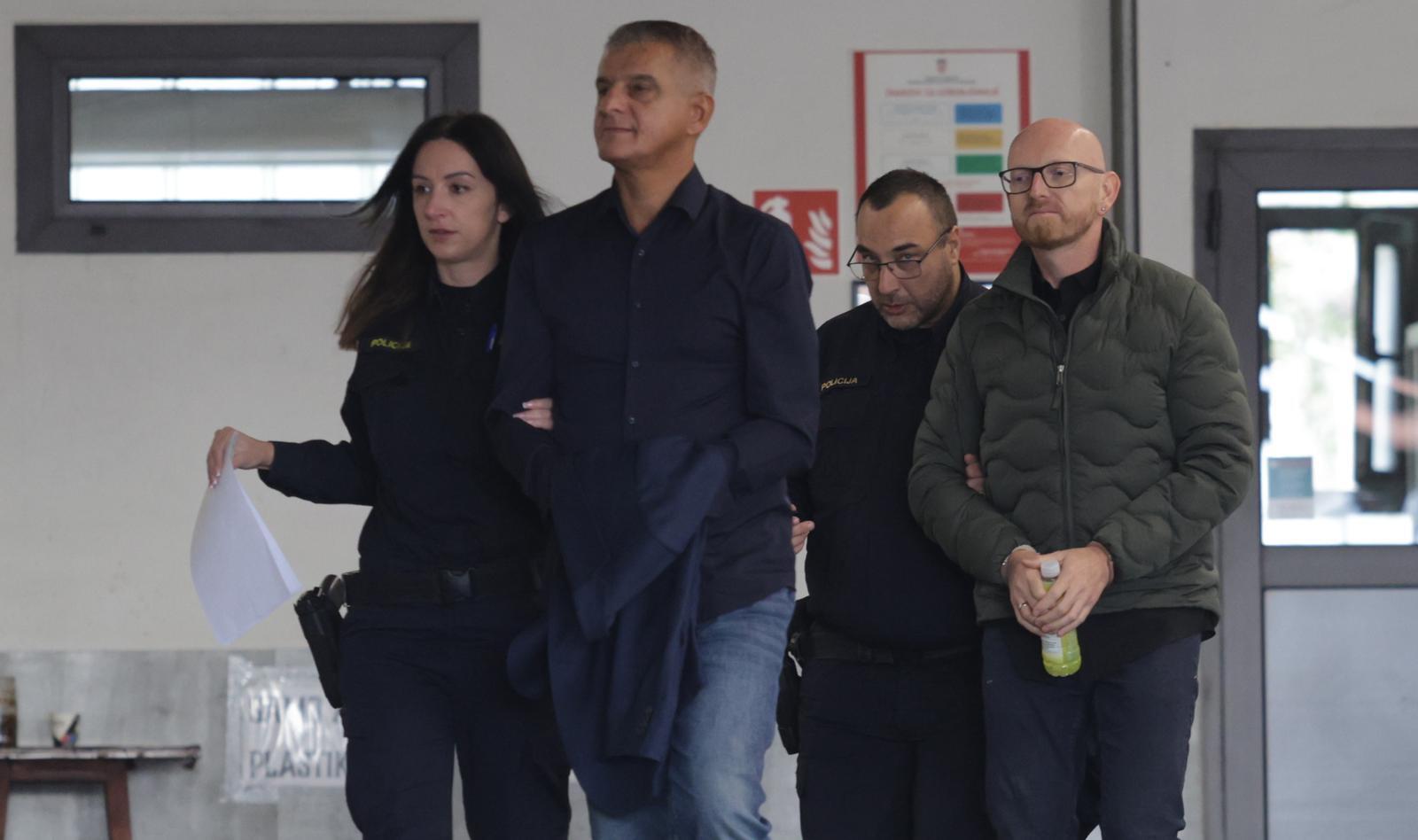 Današnje privođenje zlatara i poduzetnika Paška Dodića i člana uprave tvrtke CE-ZA-R Željka Teufela u prostorije USKOK-a (Foto: Marko Seper/PIXSELL)
