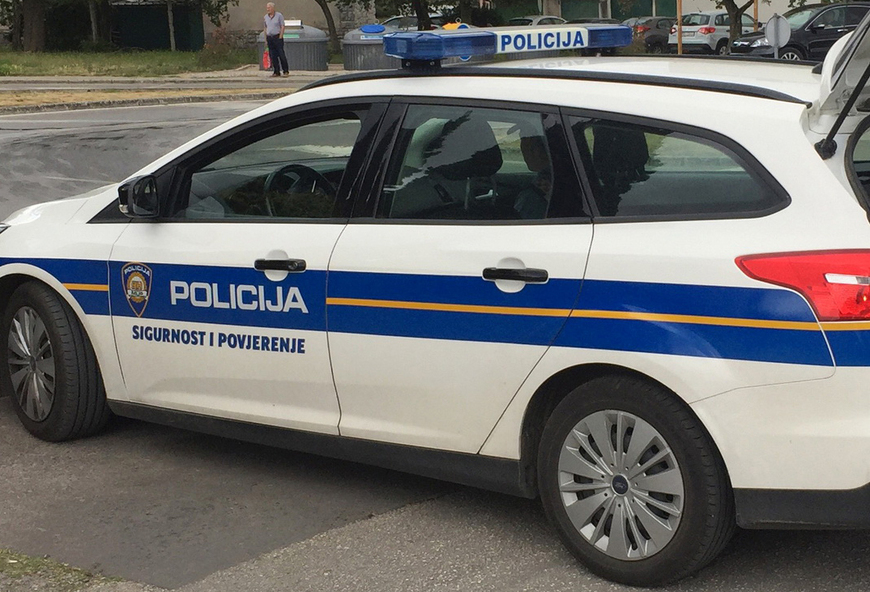 Na Labinštini uhićen pljačkaš banke u Višnjanu. Prijetio pištoljem, plijen držao u jastučnici