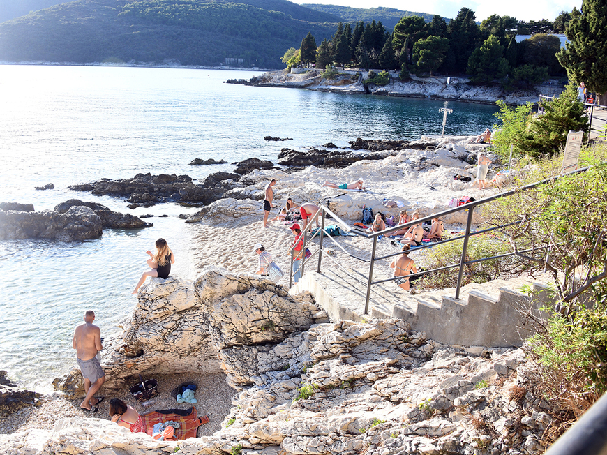 Na plaži kupači, u središnjoj Istri lože se peći – jutros izmjereno nula stupnjeva