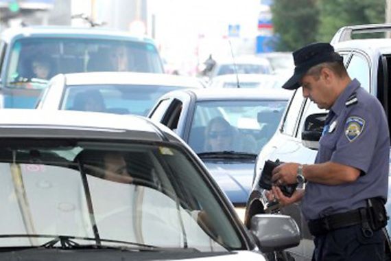 Sam izradio osobnu iskaznicu i njome pokušao preći granicu
