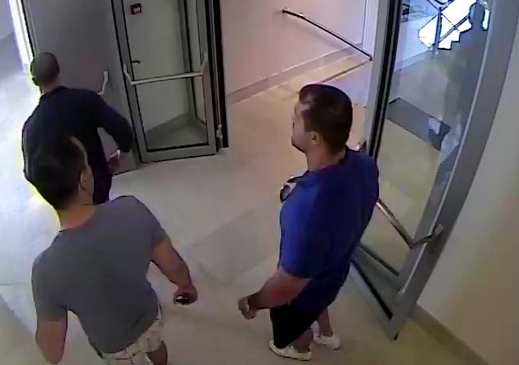 Kradljivci snimljeni na stubištu  
