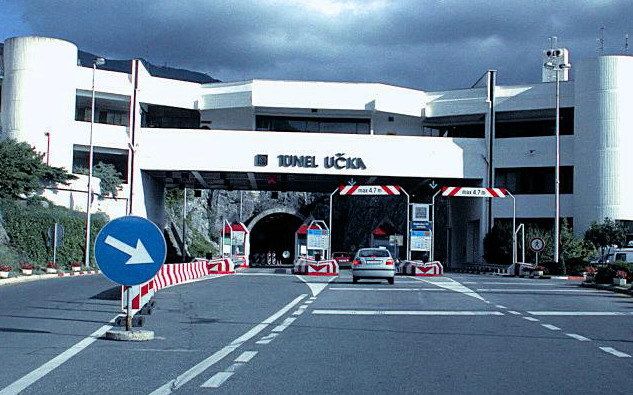 Bina Istra naplaćuje parkiranje ispred tunela Učka i to po cijeni prolaska kroz tunel