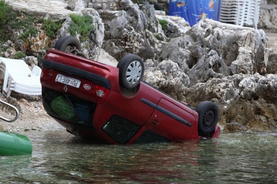 Ostavila Clio u moru: Turisti se fotkali s njim za uspomenu