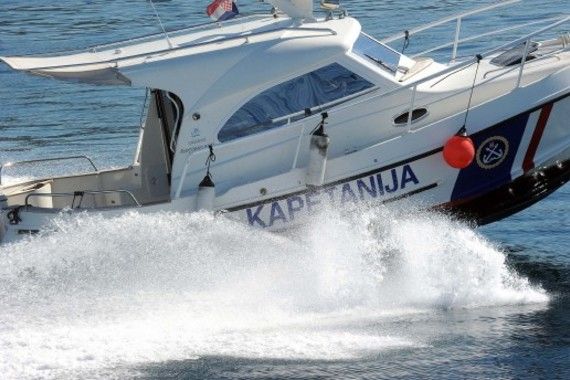 Umag: Talijan krivotvorio dozvolu za upravljanje brodice 