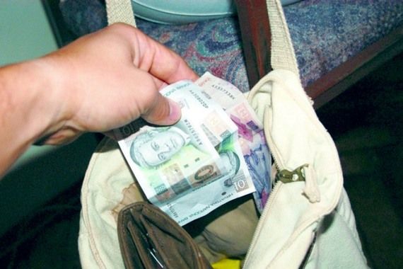 U Umagu dvije žene napitkom uspavale muškarca pa ga pokrale