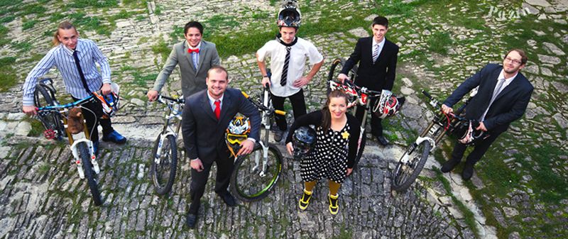 Prvi red: Marko Šišović i Dubravka Družeta, drugi red: Denis Floričić, Toni Merklin, Robert Jederejčić, Dominik Rusac i Marin Jakovčić  