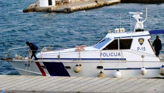 Hrvatski policajci zaustavili su slovensku ribaricu „Jež“ 