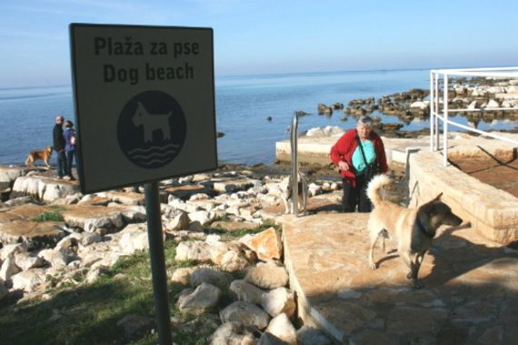 Pet tjedan u Poreču završen otvaranjem prve gradske plaže za pse