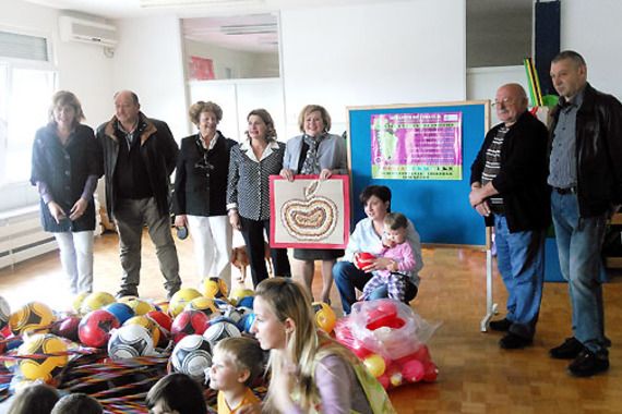 Klub žena IDS-a Rovinjštine uručio 7.733,00 kuna dječjem vrtiću Neven