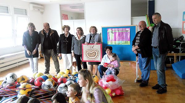 Članice Kluba žena Rovinjštine sa sponzorima akcije