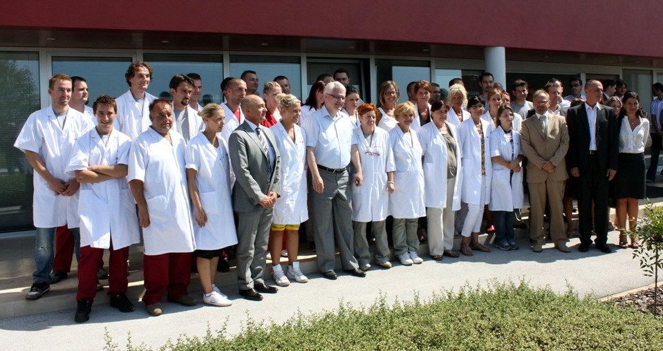Predsjednikov posjet Solarisu završio je zajedničkom fotografijom s djelatnicima tvrtke.