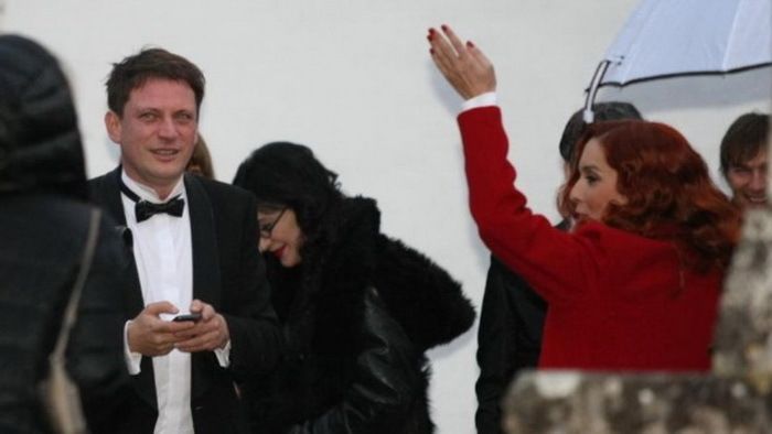 Dalibor i Helena pred crkvom (foto: 24sata)