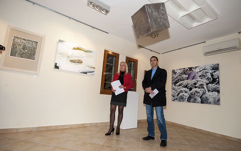 Kustosica Kristina Tamara Franić i načelnik Goran Buić