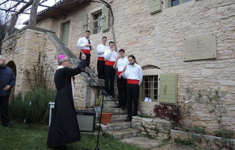 Svečanost je zaključila klapa „Pižolot“ starohrvatskim napjevom „Pomiluj mene Bože“