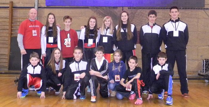 Stoje: trener Edi Višković, Matea Petohleb, Alvin Glavić, Korina Zugan, Karin Kariko, Elizabeta Crnković, Marko Džin i pomoćni trener Ervin Karaman.  Čuče: Dario Zović, Ema Višković, Antonio Jurman, Ivan Crnković, Sara Kutić, Alek Kušar, Dino Šeperović