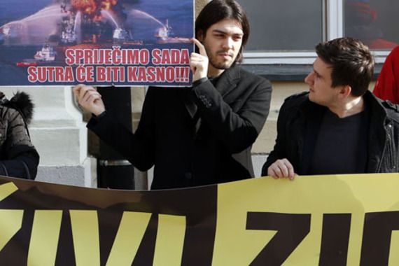 Živi zid na Valentinovo i u Pazinu