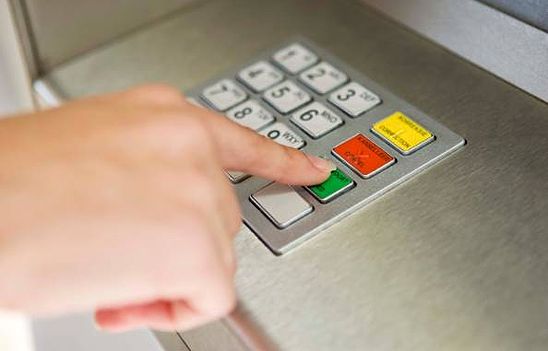 S tuđom karticom podignuo novac s bankomata