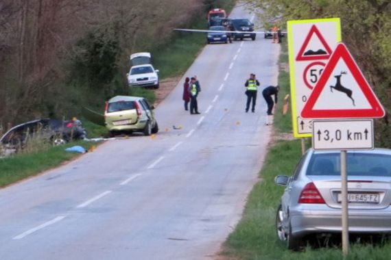 U prometnoj nesreći kod Kaštelira troje poginulih