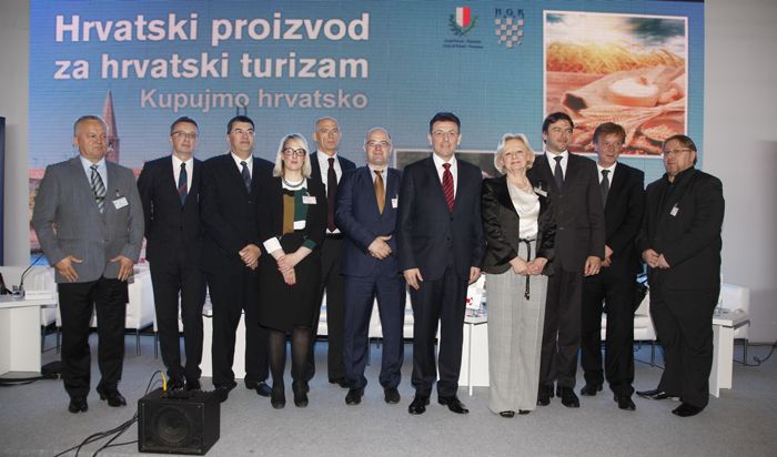 Sudionici okruglog stola Hrvatski proizvod za hrvatski turizam