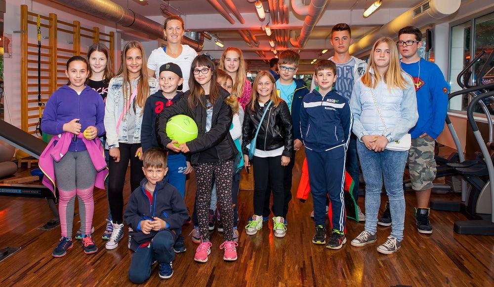 Slavna tenisačica s najmlađim članovima Tenis kluba Novigrad