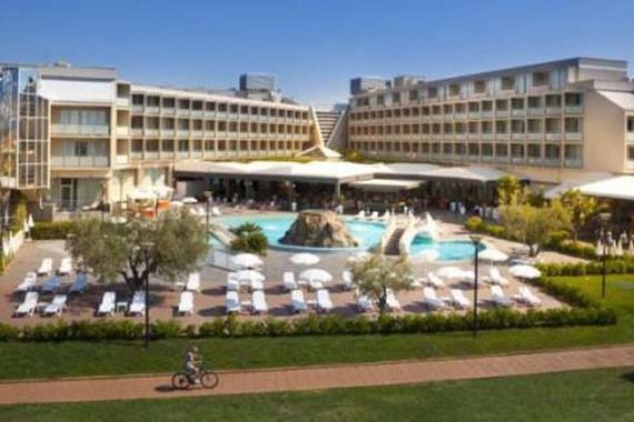Maskirani razbojnci opljačkali hotel Maestral u Novigradu