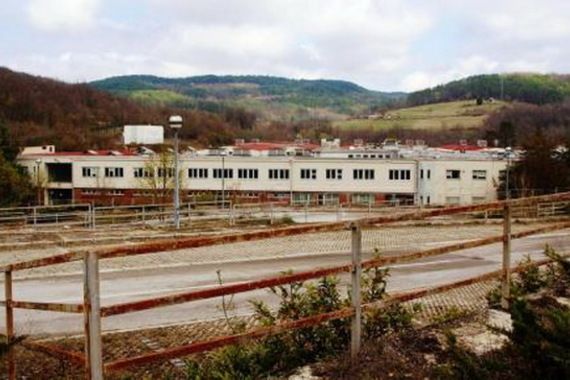 U bivšoj Pazinci skladište se bačve s opasnim otpadom