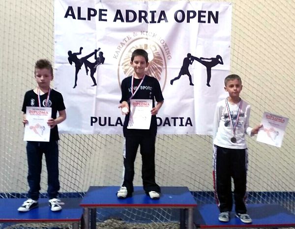 Alen Kušar na postolju