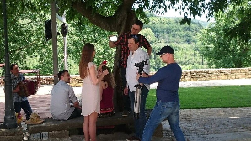 Radnja spota odvija se u Grožnjanu
