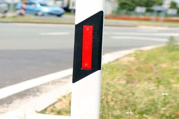 Na cesti Pazin-Žminj okretali prometne znakove i izvadili 79 stupića 